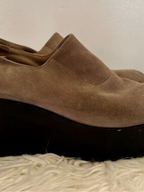 These are Donald J Pliner 'Cape' platform wedge shoes Womens 7.5